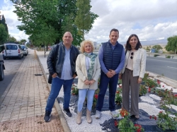 Finaliza la plantación de arbolado en los jardines de acceso a Padul, en el barrio de El Puntal