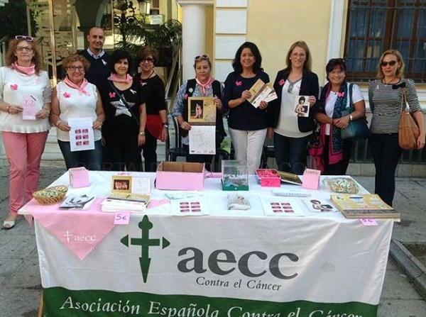La AECC pone en servicio hoy en Almuñécar dos mesas informativas sobre el Cáncer de Mama