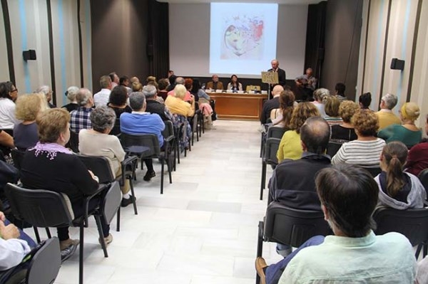 Laura López Zárraga presenta con éxito su libro poemario ilustrado "Paisajes de Mujer"