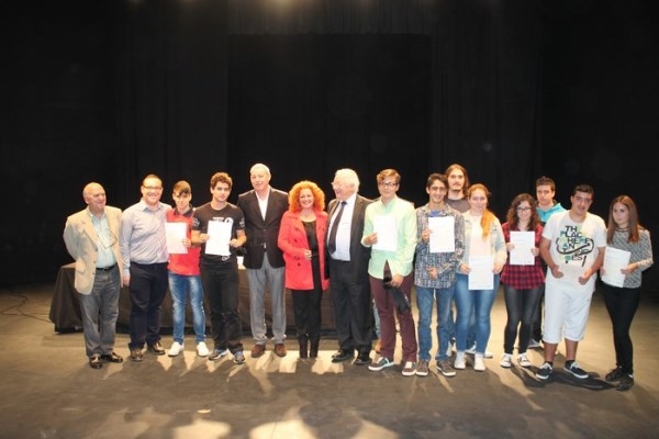 Una veintena de alumnos reciben las primeras certificaciones de Cambridge en Salobreña