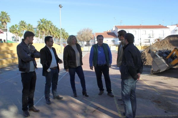 Comienzan las obras de la pista polideportiva de Santa Adela, que se rehabilitará por completo gracias al Plan Urban