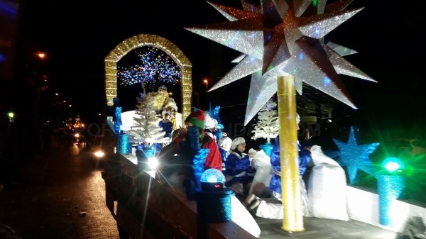 La cabalgata de la villa despiertó la magia de la noche de Reyes