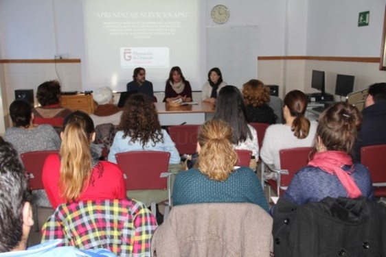vi?eta 20 alumnos de la UGR completan su formación en los centros sociales de Diputación