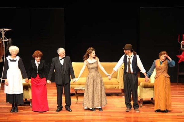 El Taller de Teatro de Salobreña triunfó en Almuñécar con la obra "Casa de Muñecas".