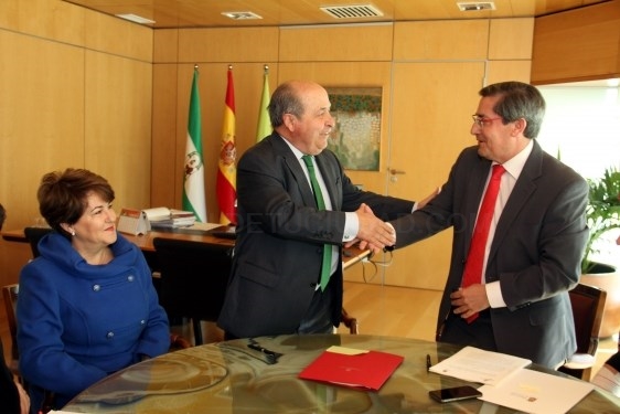 Diputación y Ayuntamiento de Granada firman el convenio para el tratamiento de residuos en la capital
