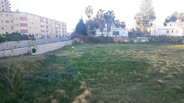Ayuntamiento de Almuñécar acondiciona aparcamientos en la zona del P 4 que serán atendidos por colectivos sociales.