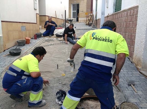 ostelería y restauración junto a la construcción son los sectores que más empleos generan en este trimestre en Almuñécar.