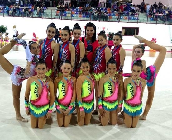 La Escuela de Gimnasia Rítmica de Almuñécar consigue en Vícar bronce con el conjunto promesa infantil.