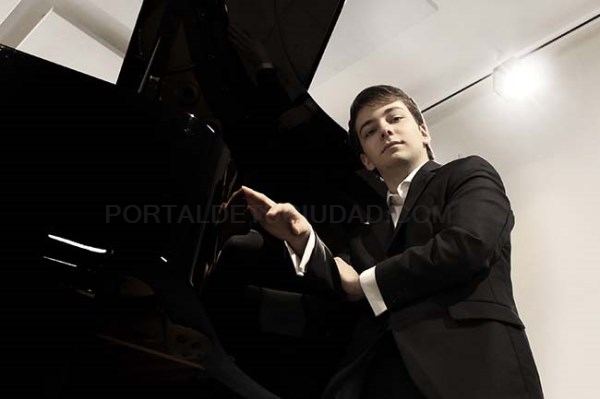El pianista Raúl Canosa dará hoy un concierto en la Casa de la Cultura de Almuñécar