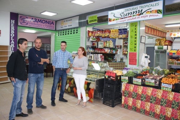 El mercado municipal de Salobreña reabre sus puertas al público con una imagen moderna y renovada