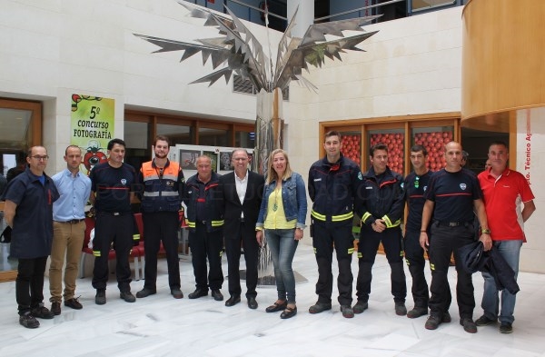 Un ciclo de visitas permite conocer a los bomberos de Motril los sistemas de prevención de emergencias de las empresas de la Comarca