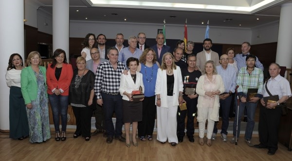 El Ayuntamiento reconoce la dedicación y el servicio público de los funcionarios municipales con motivo de la festividad de Santa Rita