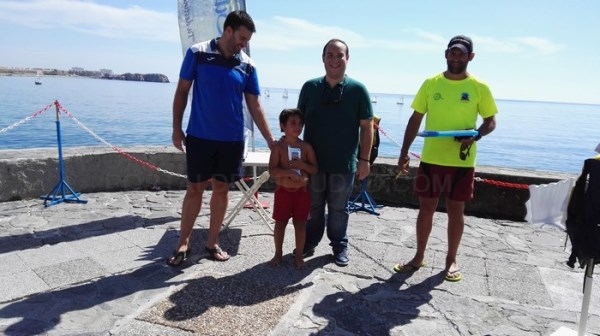 Una quincena de regatistas participan en el primer trofeo playas de Salobreña celebrado este fin de semana
