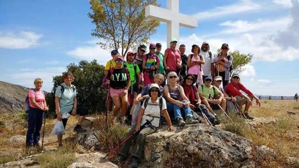 Una treintena de senderistas sexitanos participaron en la ruta entre Trevelez y Juviles que abrió la temporada.