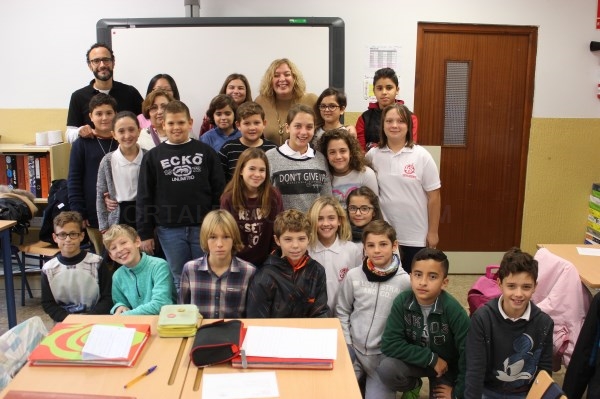 Los alumnos y alumnas de Sexto A del Colegio Cardenal Belluga entrevistan a la alcaldesa de Motril y le hacen sugerencias para la ciudad