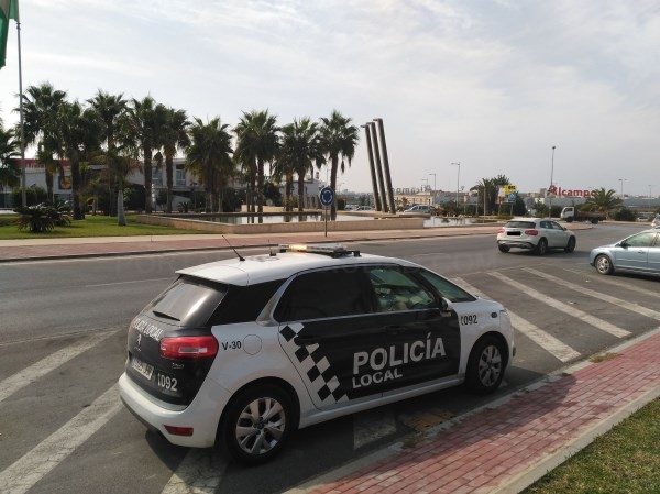 La Policía Local detiene a un individuo que conducía de forma temeraria por el centro de Motril