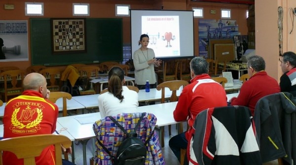 Monitores del área de Deportes se forman en psicología deportiva