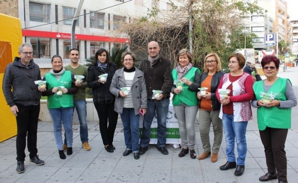 El Ayuntamiento de Motril muestra su apoyo a la AECC dentro de los actos para conmemorar el Día Mundial Contra el Cáncer