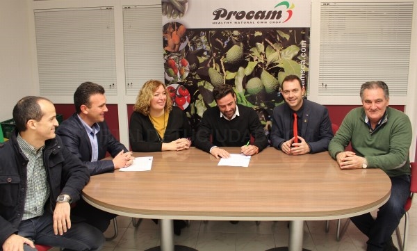 La alcaldesa destaca que las ayudas de la OPFH entregadas a PROCAM son muestra de la calidad de las empresas agrícolas motrileñas