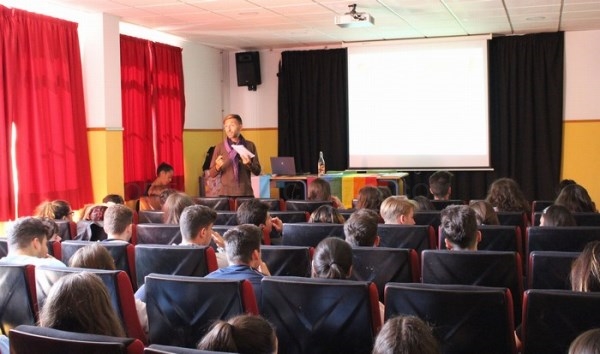 Estudiantes del IES Giner de los Ríos participan en dos talleres sobre Derechos Humanos y Diversidad Sexual