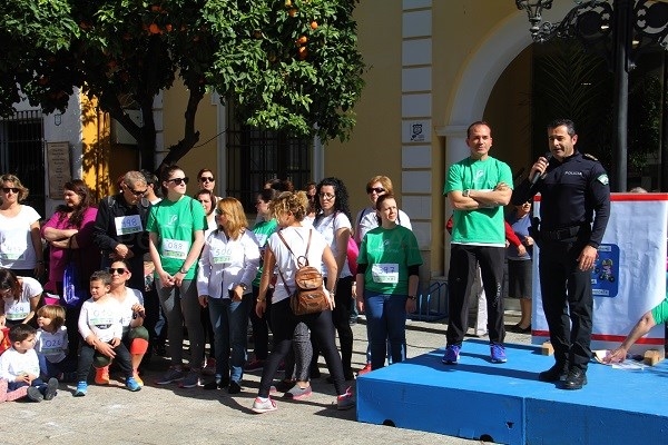 El Colegio La Santa Cruz toma la calle en un acto solidario y deportivo