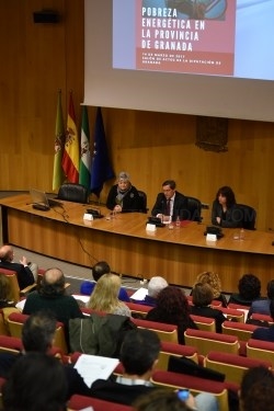 Diputación reúne a municipios, consumidores y empresas para dar respuesta a la pobreza energética en la provincia