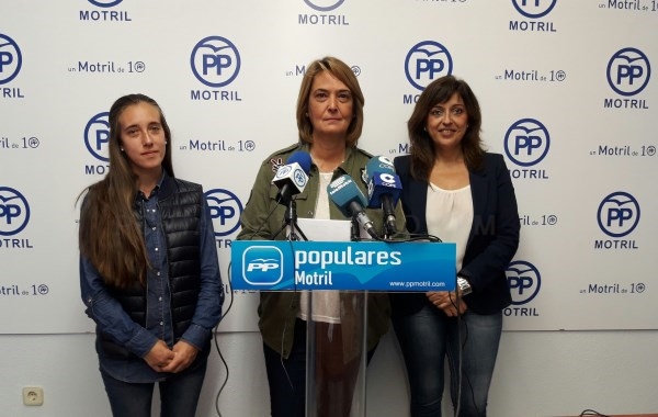 Susana Díaz vino, cual Cristóbal Colón, a descubrir la Costa