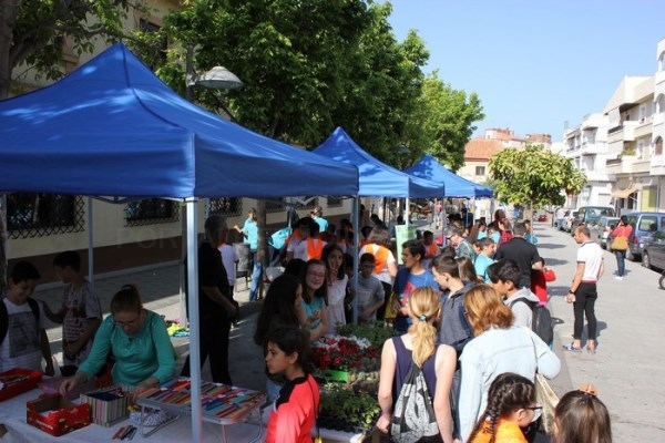 La plaza de San Agustín acoge la II Feria de Emprendimiento de los colegios Arco Iris, San Antonio, El Pilar y Luis Pastor