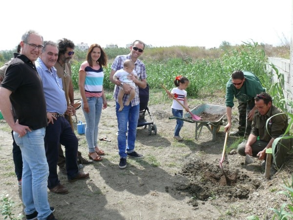 Familias de Motril y la Comarca, además de La Alpujarra, participan este domingo en una nueva plantación del ‘Bosque de la Vida’