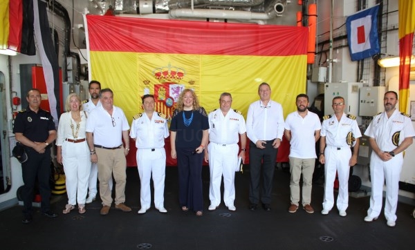 Motril recibe a una flota de la Armada compuesta por siete buques, entre ellos la Fragata Numancia