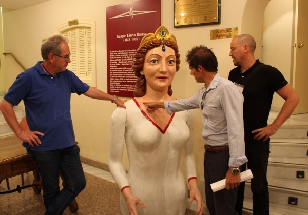 El Ayuntamiento de Motril y la Escuela de Artes ‘Palacio Ventura’ restauran los gigantes utilizados en los desfiles y festividades de la ciudad
