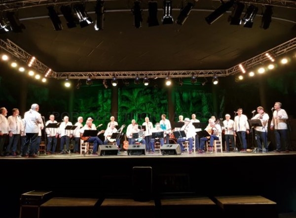 Almenara llenó de música y solidaridad el parque El Majuelo de Almuñécar