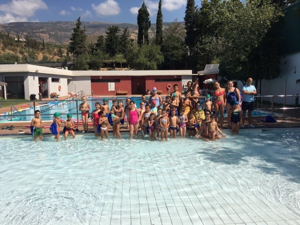 Órgiva clausura la XXVIII edición de la Campaña de Natación con la participación de 200 niños y niñas