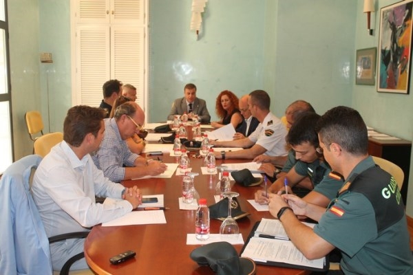 LA JUNTA LOCAL DE SEGURIDAD ANALIZA EN SALOBREÑA EL PROCOLO PARA LAS FIESTAS PATRONALES