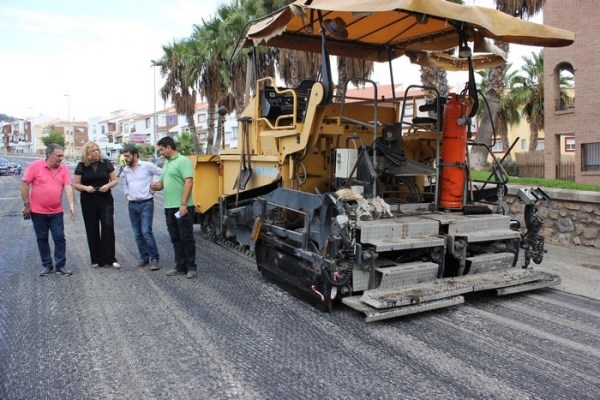 Avanzan a buen ritmo las obras de asfaltado de la Ronda de Poniente