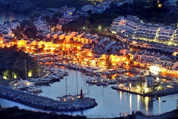 El puerto deportivo Marina del Este registra una ocupación media del 92% durante el verano