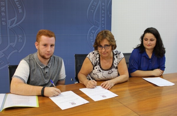Educación renueva el acuerdo con la Asociación Juvenil Phoenix para continuar con el desarrollo del Plan de Formación y Sensibilización Juvenil