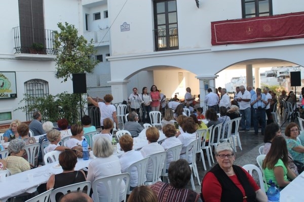 CON EL HOMENAJE A LA TERCERA EDAD, SE INICIAN LAS FIESTAS DEL ROSARIO EN SALOBREÑA