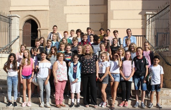 La alcaldesa recibe a un grupo de 40 alumnos alemanes de intercambio con estudiantes del IES Giner de los Ríos de Motril