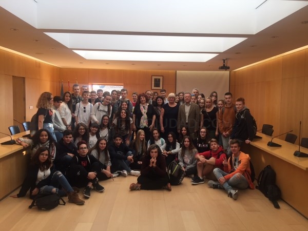 Alumnos polacos de un programa de intercambio del IES Alpujarra conocen Órgiva