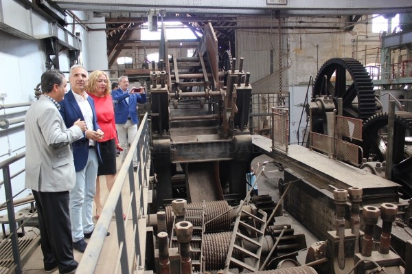 El consejero de Cultura se interesa por el proyecto de rehabilitación de la Fábrica del Pilar