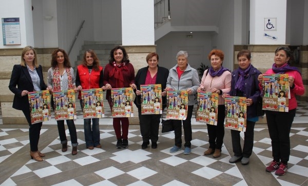 Motril se manifiesta contra la violencia de género y se pregunta qué hay detrás de este tipo de terrorismo contra la mujer