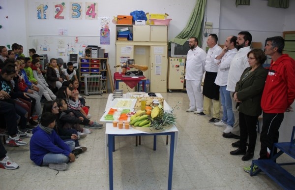 Niños y niñas de quinto y sexto de Primaria del Colegio San Antonio participan en el ‘Taller de Cocina Saludable para Escolares Pequeños Gourmets’