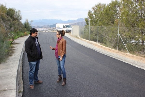 El Ayuntamiento ultima los trabajos de asfaltado del camino rural entre los pagos de San José y Alcubillas