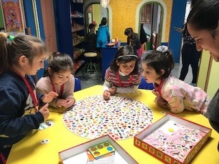 Servicios Sociales pone en marcha un programa de visitas de escolares del CEIP San Antonio a la Ludoteca Cachivaches