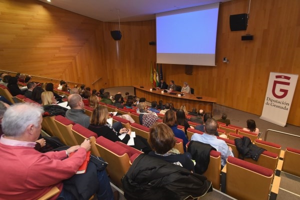 Diputación explica a los ayuntamientos de las novedades de la Ley de Contratos del Sector Público
