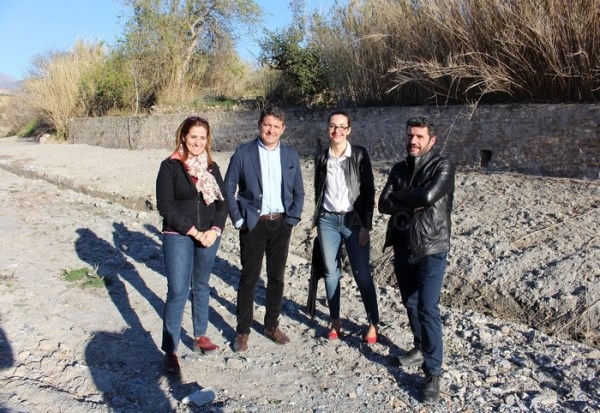 La Junta realiza trabajos de limpieza en la Rambla de los Álamos a instancias del Ayuntamiento