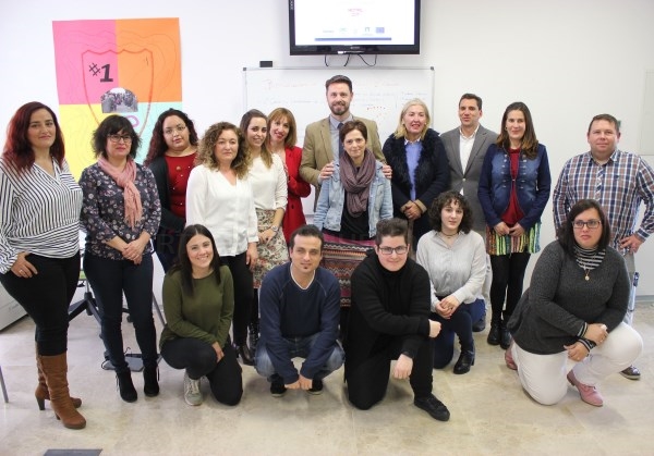 El delegado de Economía y Empleo y la teniente de alcalde de Formación y Empleo visitan la Lanzadera puesta en marcha en Motril