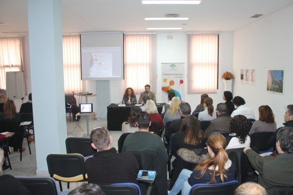 Junta y empresarios de la Costa de Granada apuestan por  los modelos de negocio online para mejorar la oferta