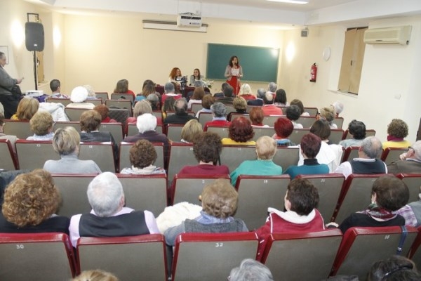 LOS CENTROS DE MAYORES DE SALOBREÑA CONMEMORAN SU 20 AÑOS DE ACTIVIDADES
